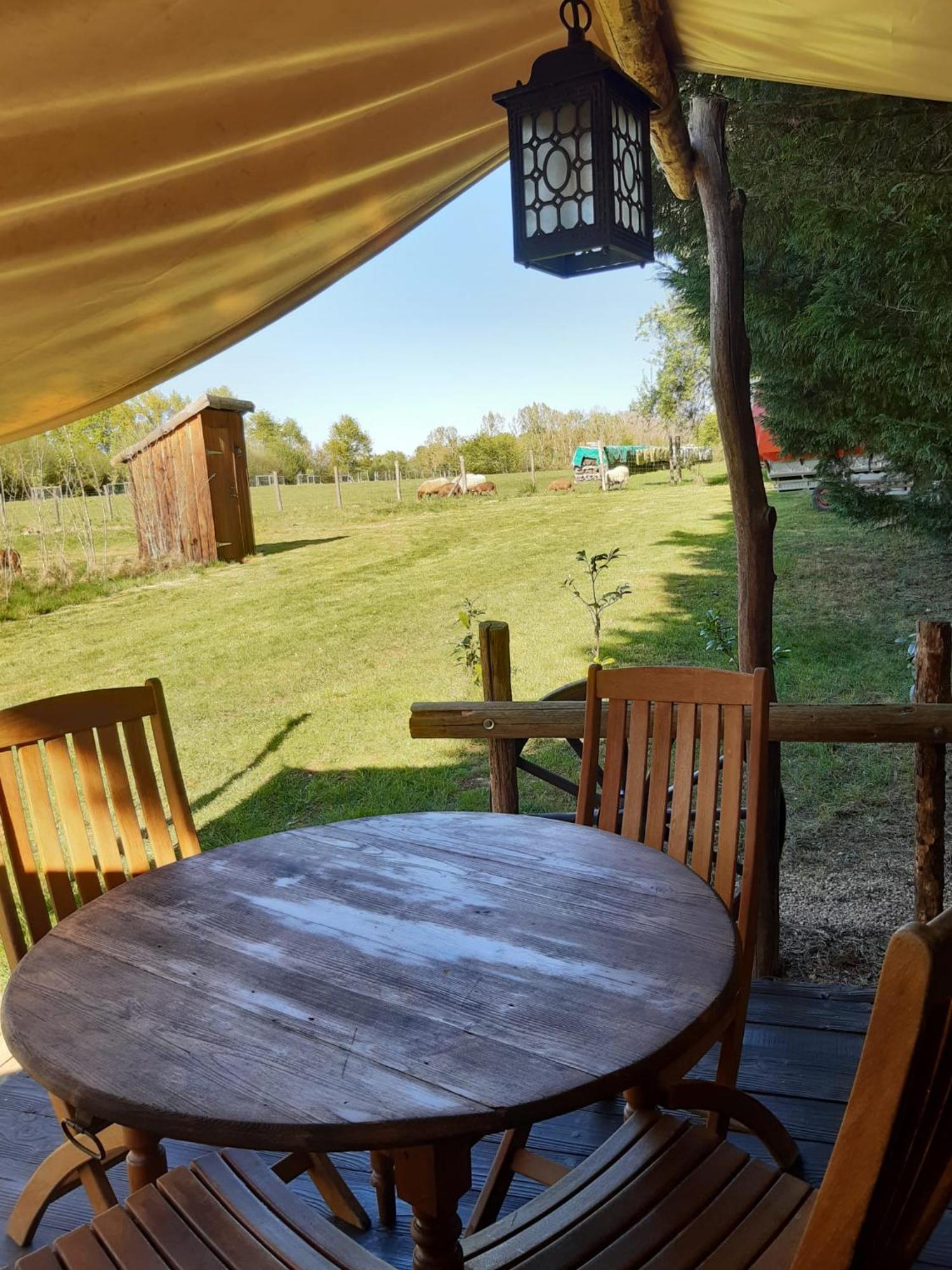 Tente Trappeur Ada, Au Jardin De La Vouivre Saint-Vincent-en-Bresse Exteriér fotografie